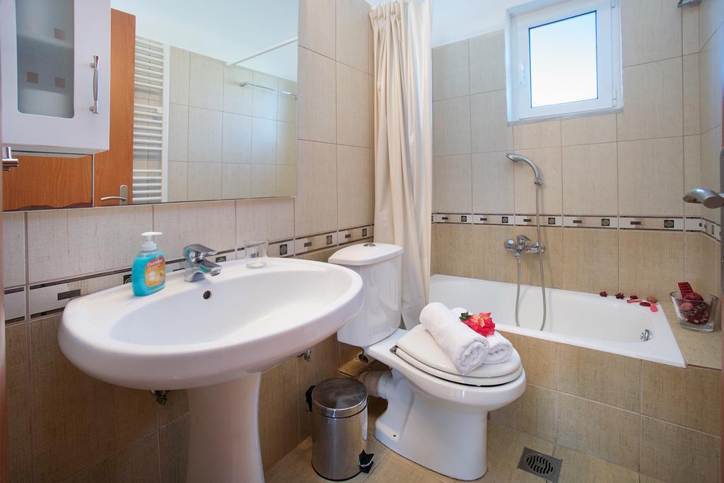 Diamanto Complex Aparthotel Karavomylos Exteriör bild