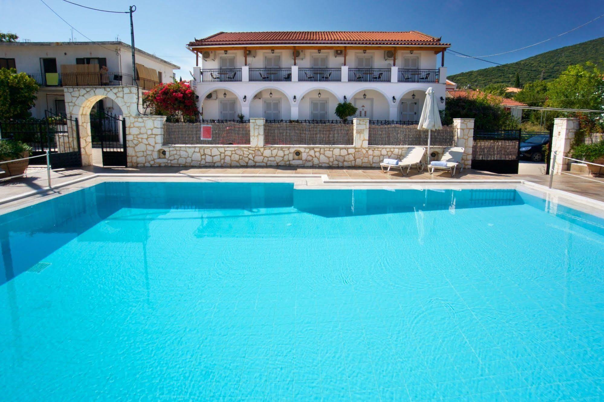 Diamanto Complex Aparthotel Karavomylos Exteriör bild